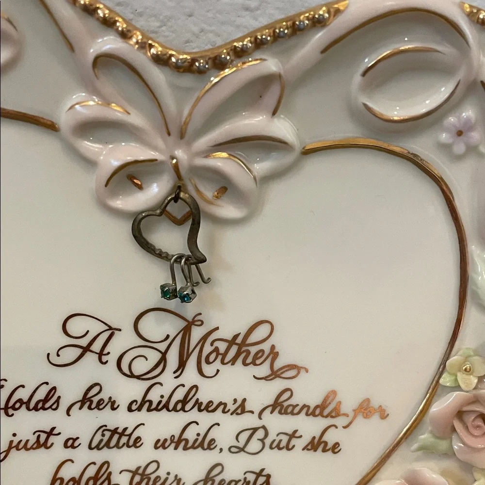Bradford exchange What a mother holds dear porcelain heart - Picture 2 of 5